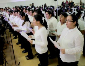 Coro del Instituto Municipal de Arte y Cultura de Tijuana  en una actuacion.