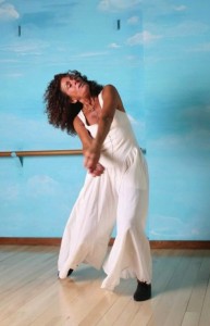 Kelly Satz, maestra y artista argentina impartirá taller  de danza