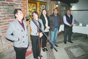 Rigo Flores; la delegada de Playas de Tijuana, Martina  Montenegro; la Coordinadora de Casa de Cultura Playas Denisse Carrizoza,  los promotores de la exposición Arturo López y Francisco Godínez