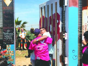 ABREN POR MINUTOS PUERTA PARQUE DE LA AMISTAD PARA QUE FAMILIAS SE SALUDEN