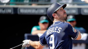 Adam Rosales, conectó el cuadrangular en toronto que le dio un pedacito de historia a los Padres. Foto/Internet