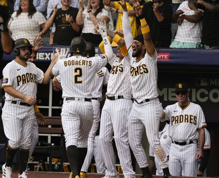 Padres Sweep Giants in 2 Games in Mexico City La Prensa San Diego
